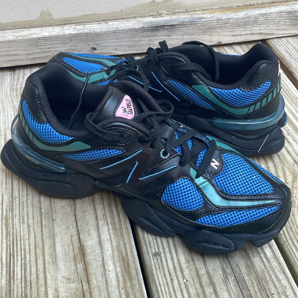 LIKE NEW- New Balance 9060- Black/Blue Sneakers M 10.5/ W 12 - Picture 13 of 13